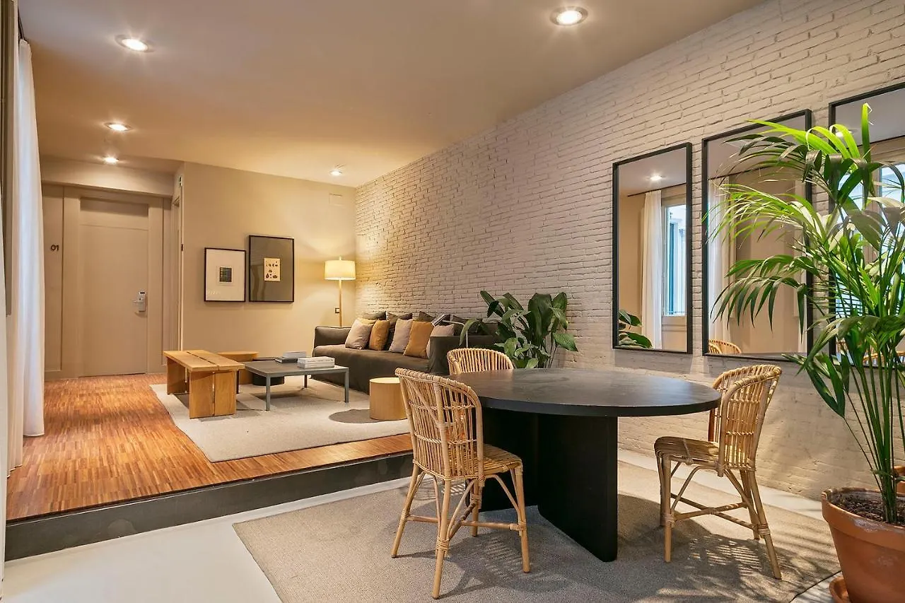 Uma Suites Pau Claris Barselona Konukevi