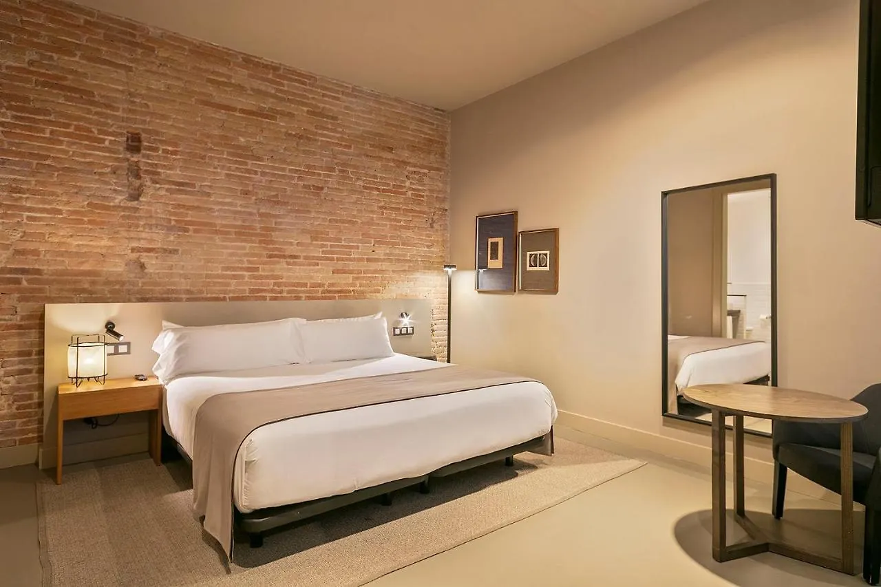 Uma Suites Pau Claris Barselona Konukevi