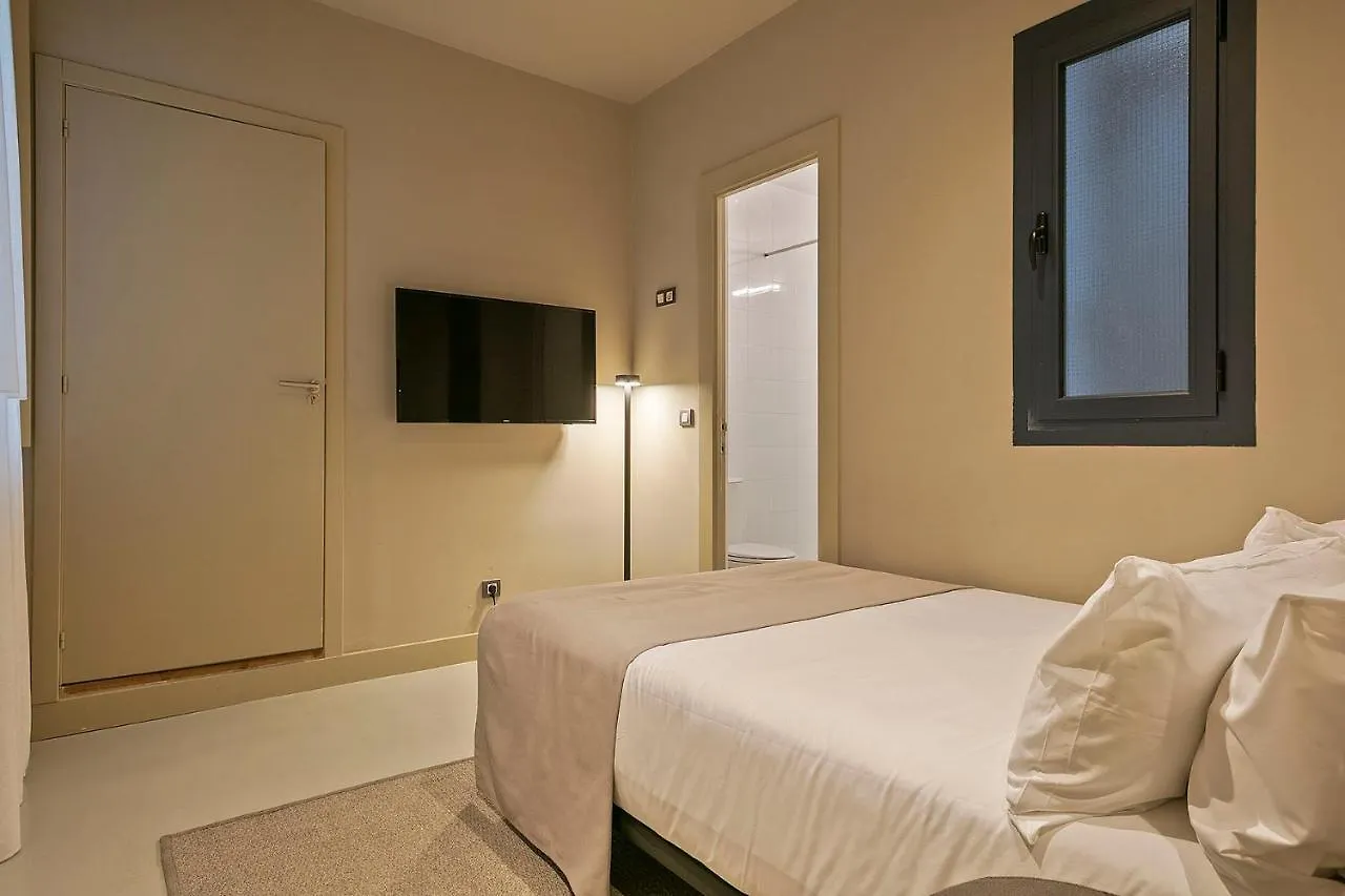 Uma Suites Pau Claris Barselona Konukevi