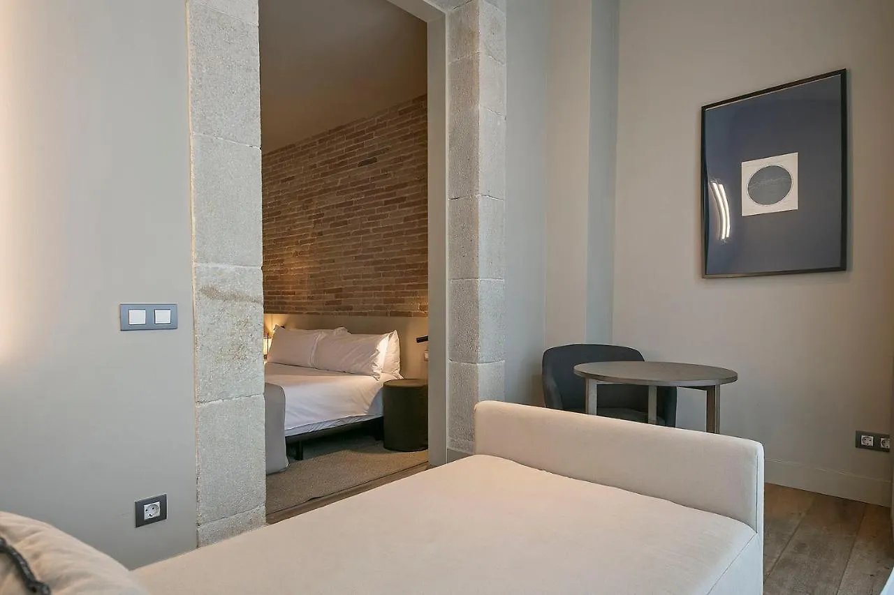 Konukevi Uma Suites Pau Claris Barselona