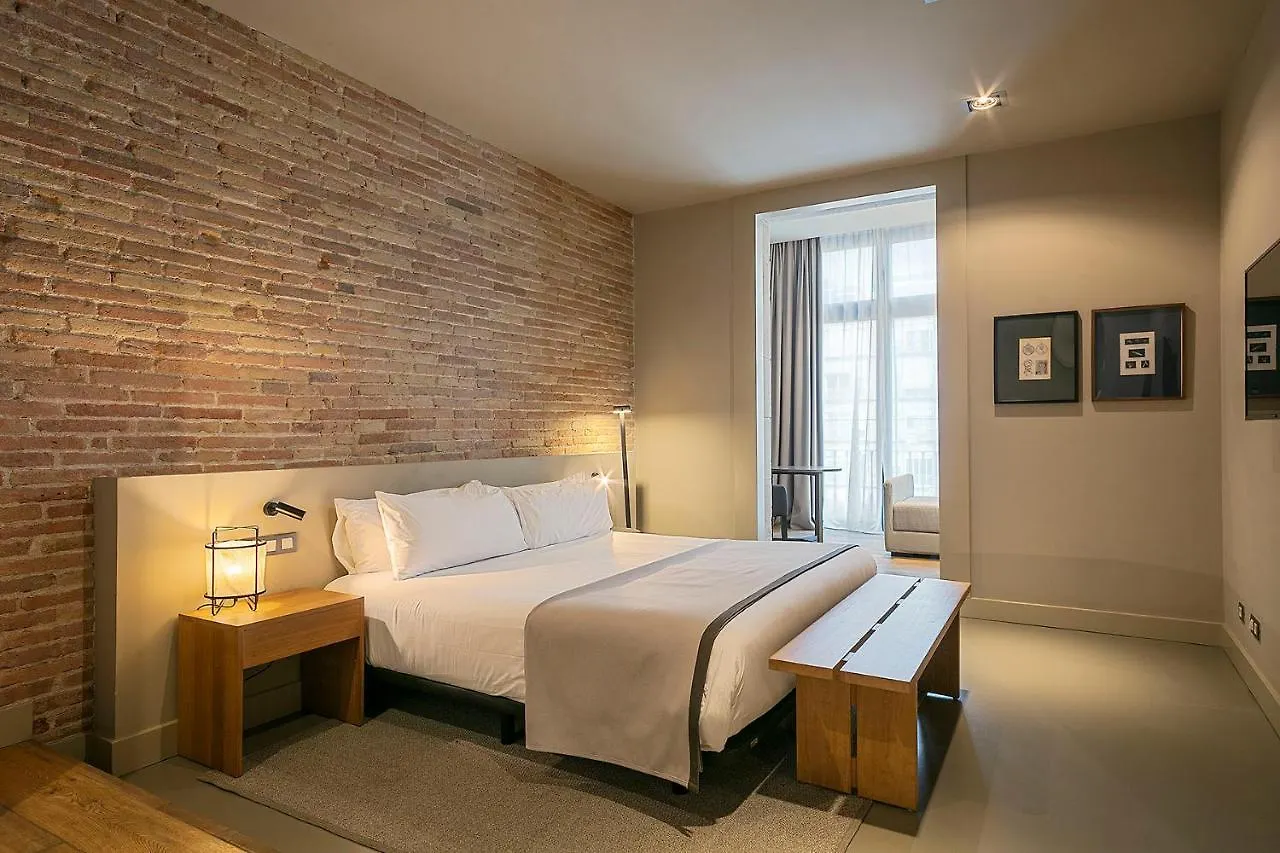 Uma Suites Pau Claris Barselona 3*,