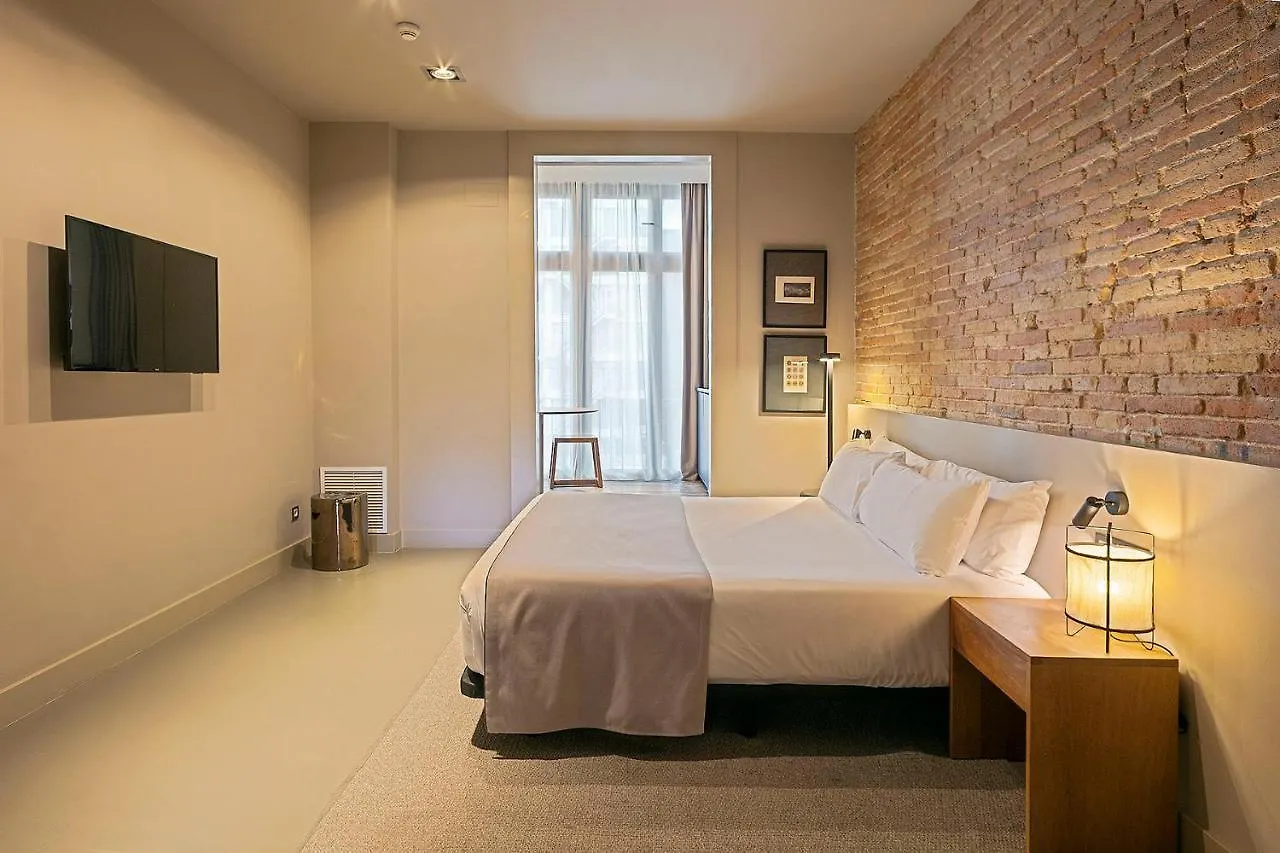 Uma Suites Pau Claris Barselona 3*,