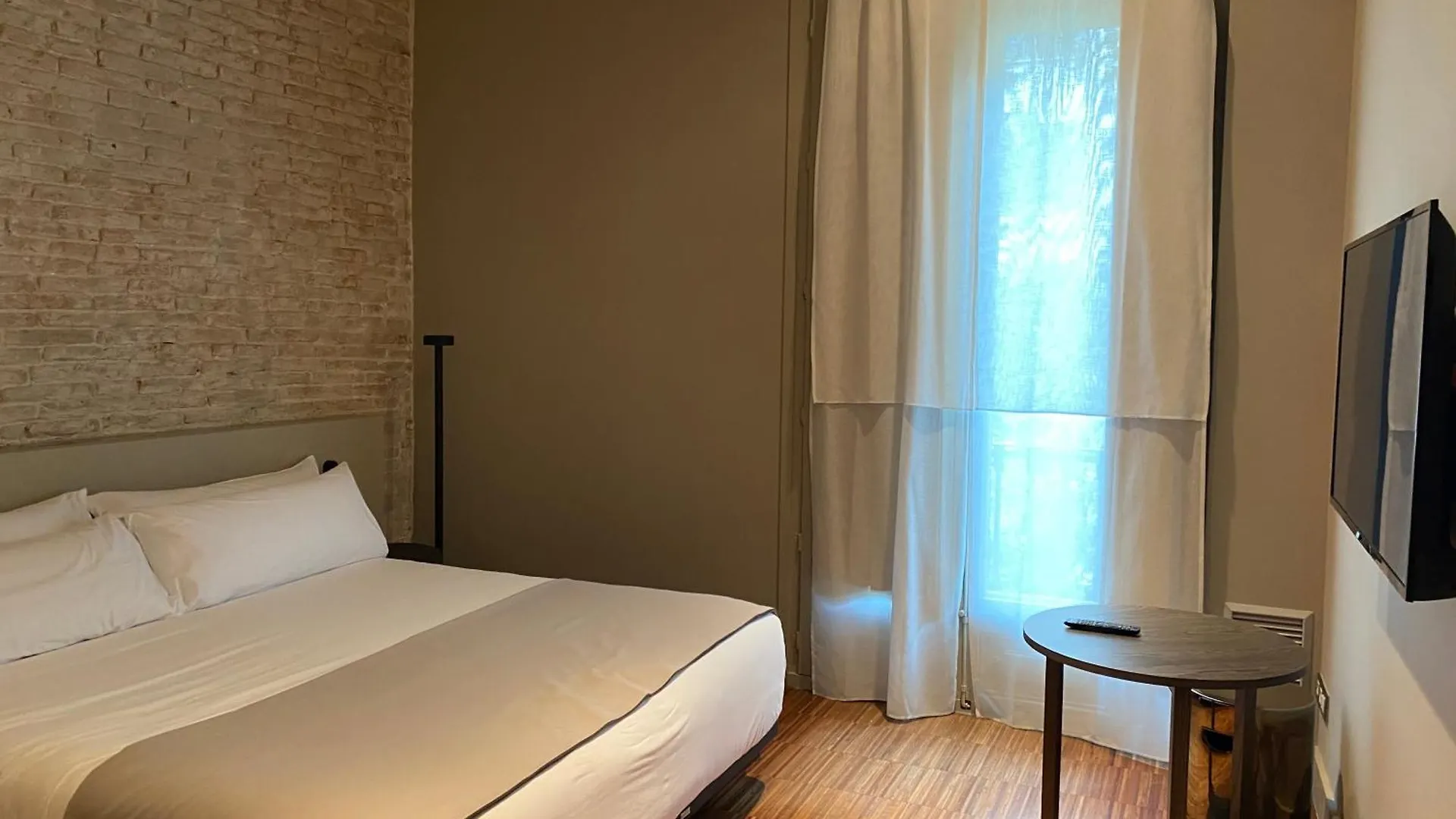 Uma Suites Pau Claris Barselona Konukevi