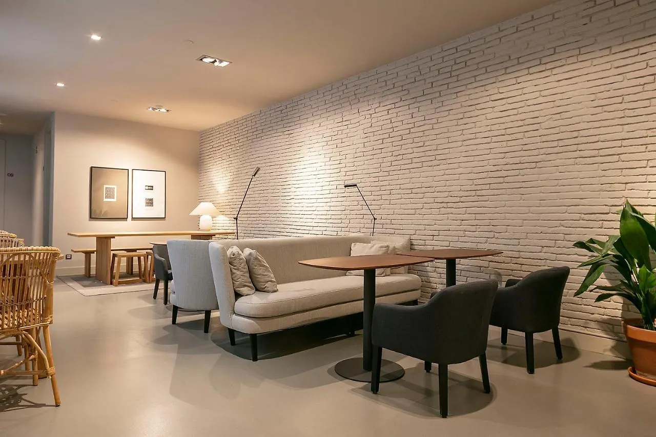 Uma Suites Pau Claris Barcelona