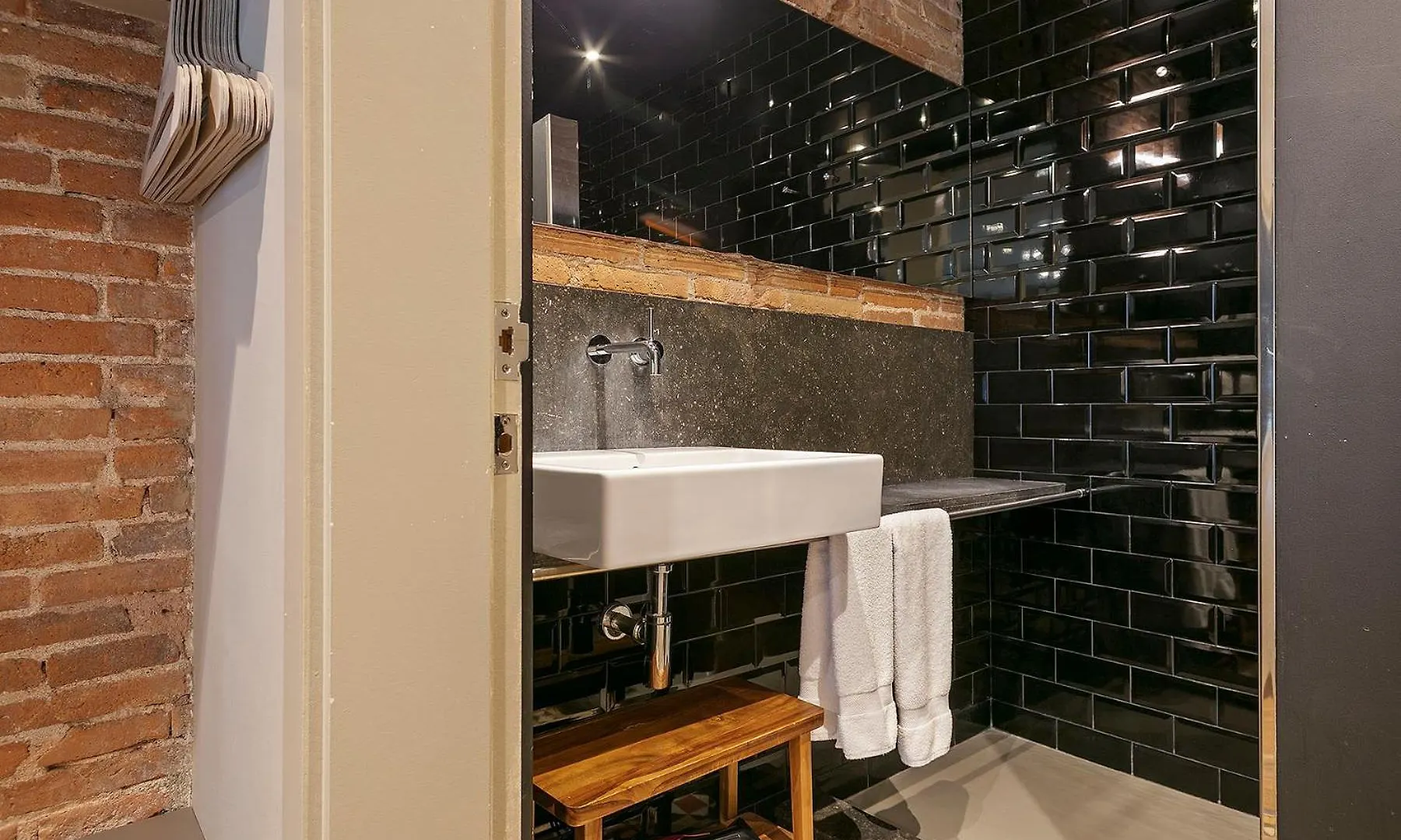 Uma Suites Pau Claris Barcelona
